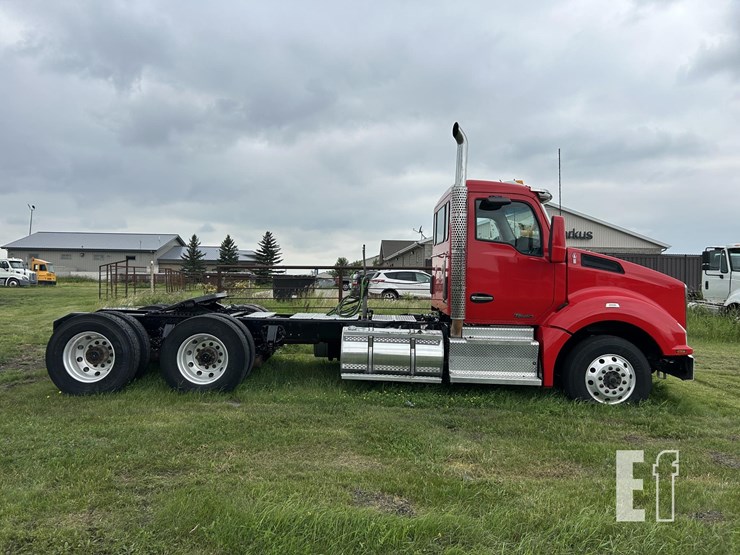 2016-kenworth-t880-image-9