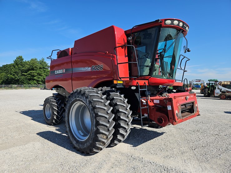 2009-case-ih-6088-image-28
