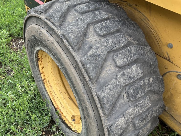 caterpillar-242-image-21