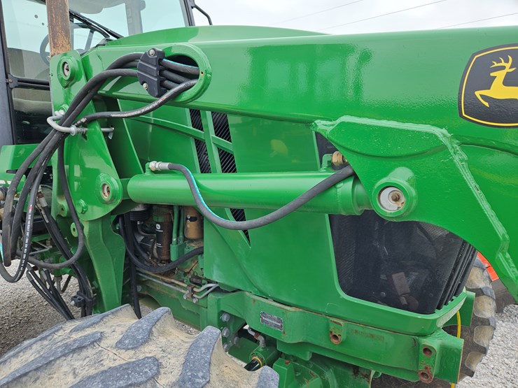 2013-john-deere-6115d-image-21