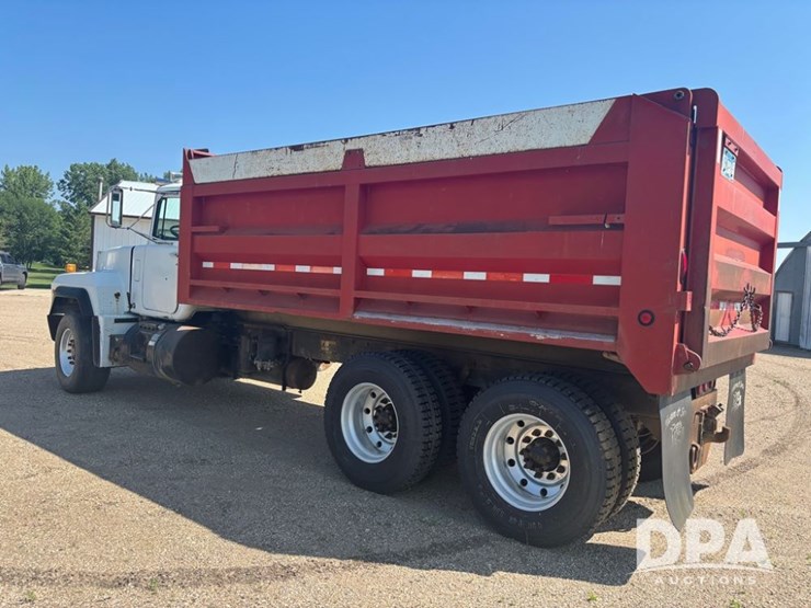 1995-mack-rd690s-image-14