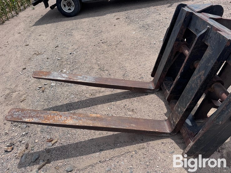 caterpillar-pallet-forks-wheel-loader-attachment-image-10