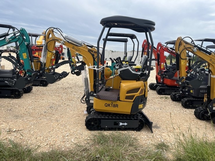 cfg-qk18r-mini-excavator-image-6