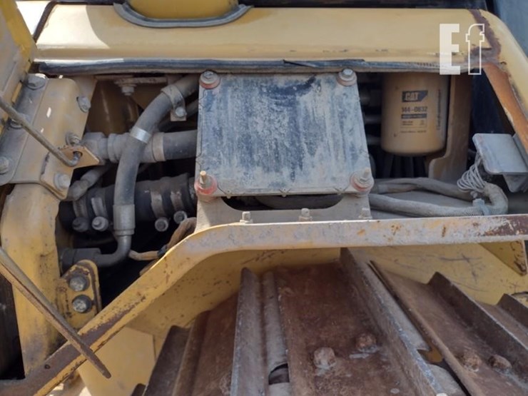 2010-caterpillar-d6n-lgp-image-41