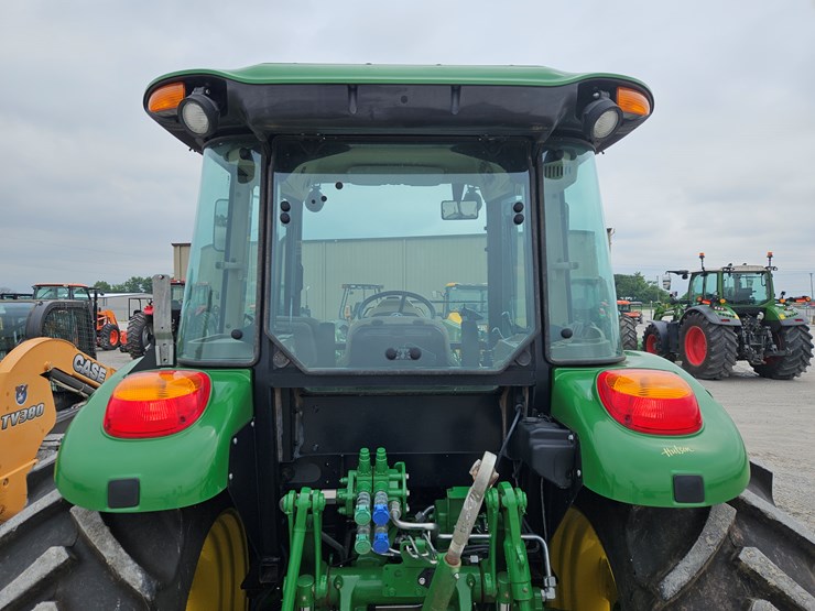 2020-john-deere-6105e-image-12