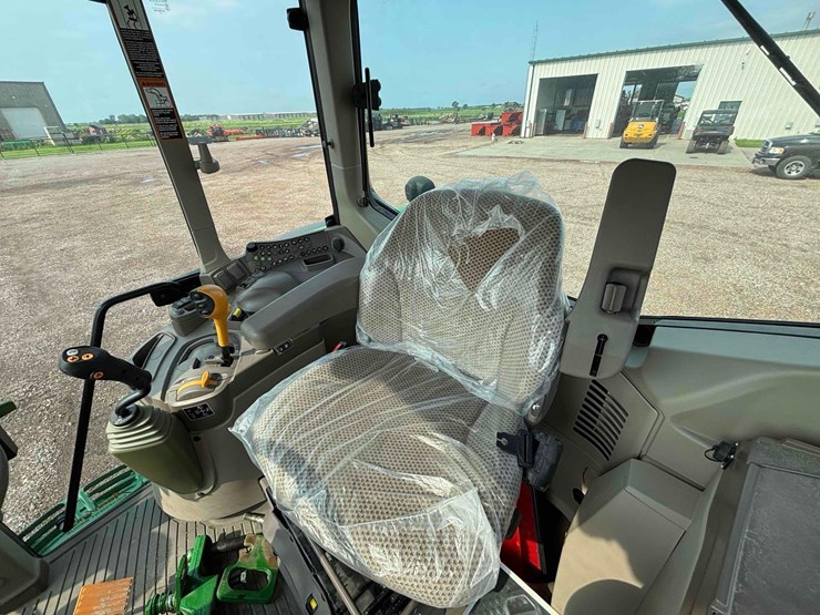 2023-john-deere-6155m-image-14