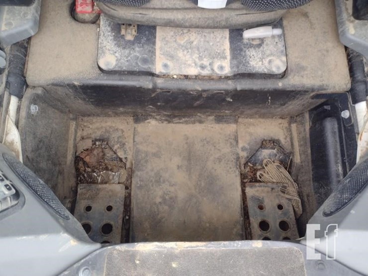 2022-bobcat-t770-image-14