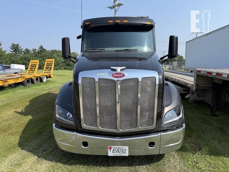 2014-peterbilt-579-image-2