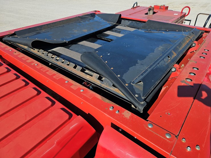 2009-case-ih-6088-image-12