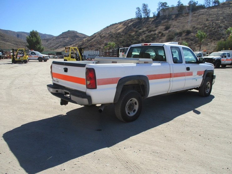 2005-chevrolet-2500hd-image-3