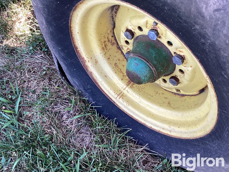 john-deere-235-image-16