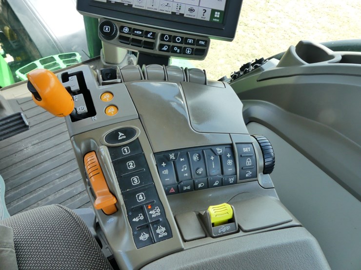 2020-john-deere-7r-210-image-18
