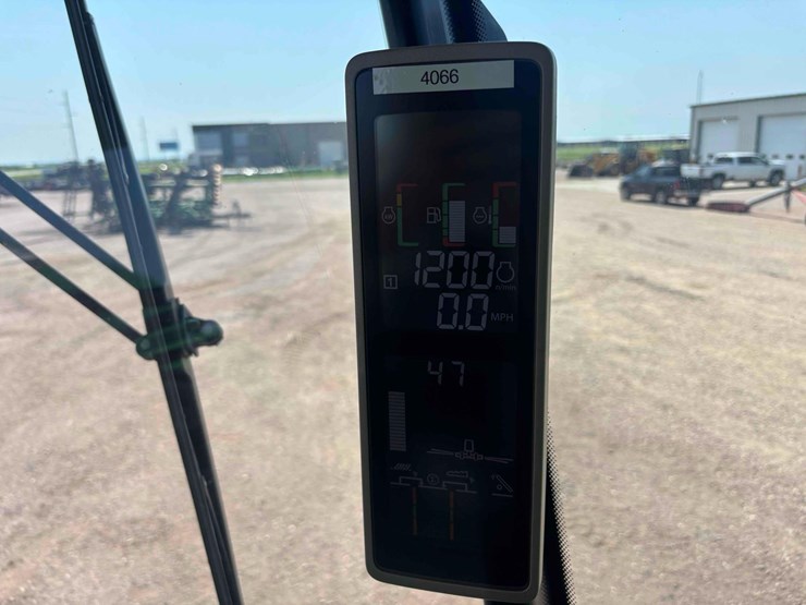 2013-john-deere-s680-image-56