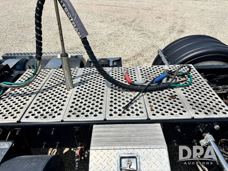2016-kenworth-t880-image-29