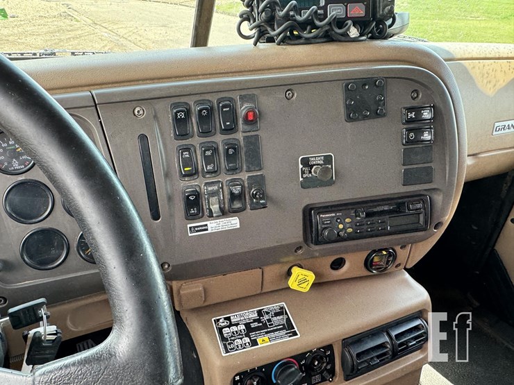 2004-mack-granite-cv713-image-57