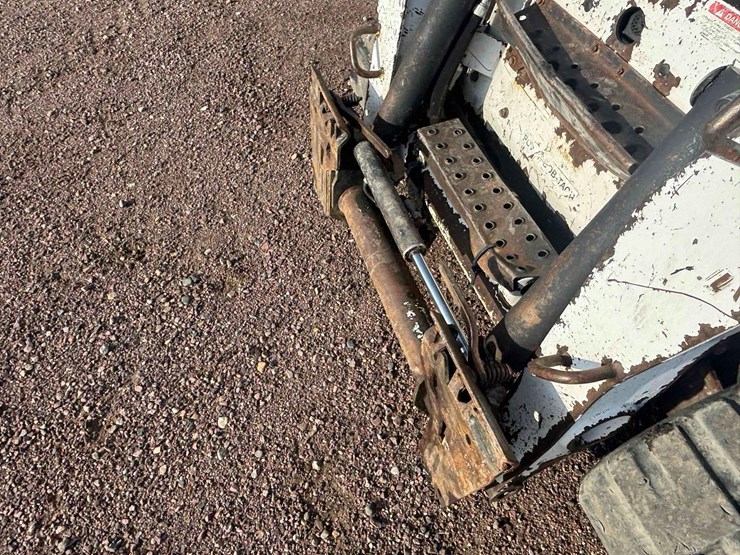 2008-bobcat-t320-image-7