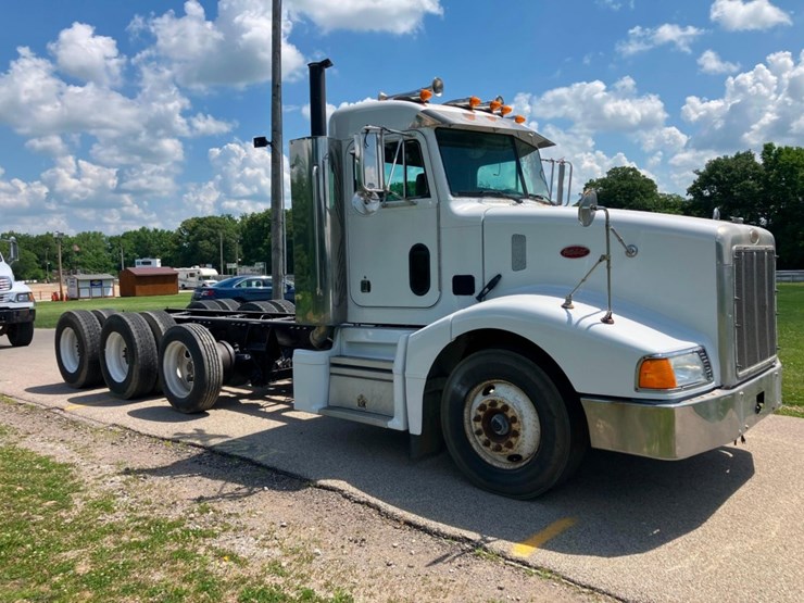 1999-peterbilt-377-image-3