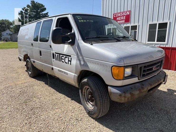 2007-ford-e250-image-3