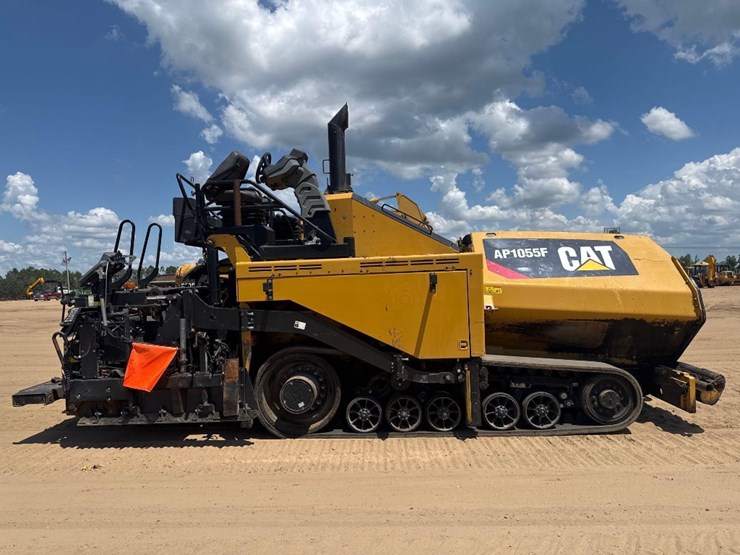 2015-caterpillar-ap-1055f-image-5