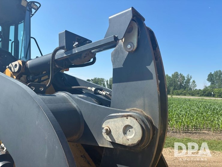 2015-deere-624k-image-43