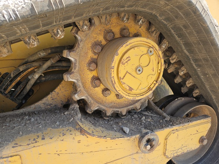 2021-caterpillar-279d3-image-15