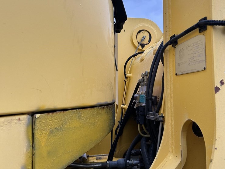 2010-new-holland-lw190-image-17
