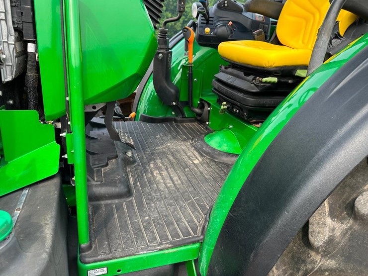 2018-john-deere-5075m-image-44