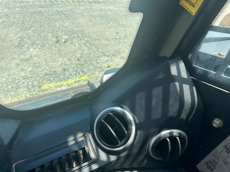 jcb-320t-image-54
