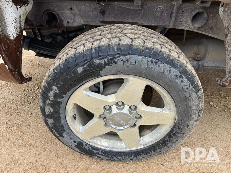 2011-chevrolet-silverado-2500-image-34