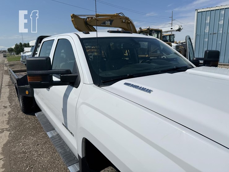 2015-chevrolet-3500hd-image-25