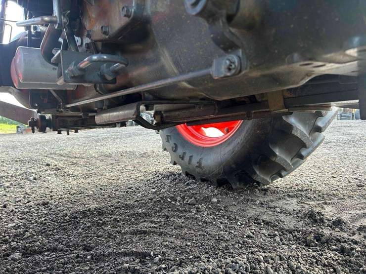 2015-kubota-m5660su-image-30
