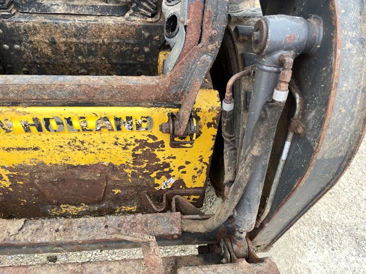 new-holland-l215-image-17