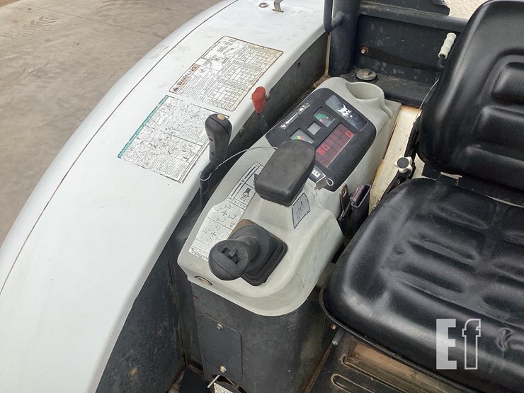 2011-bobcat-325g-image-19