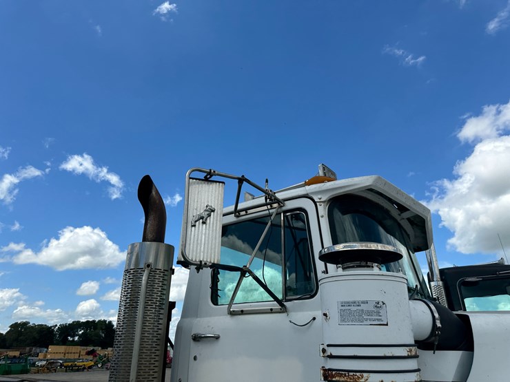 1999-mack-rd688s-image-43
