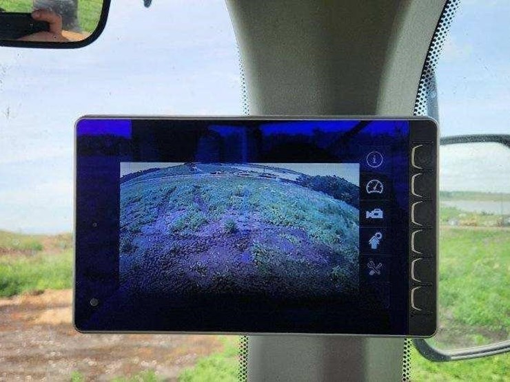2018-case-621g-xr-image-7