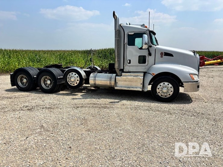 2014-kenworth-t660-image-2