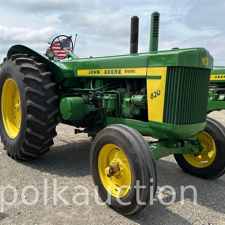 JOHN DEERE 820