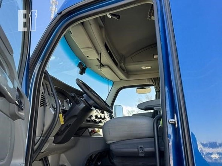 2018-kenworth-t680-image-11