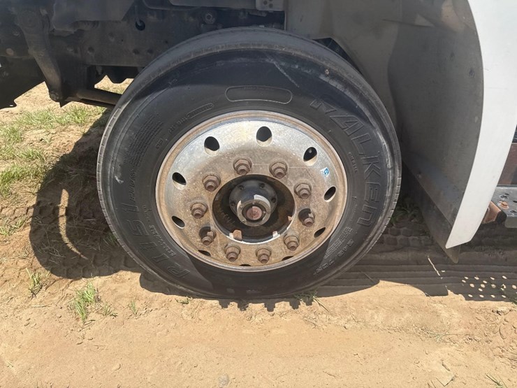 2018-hino-258-image-10