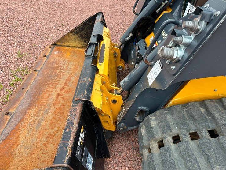 2020-deere-317g-image-15