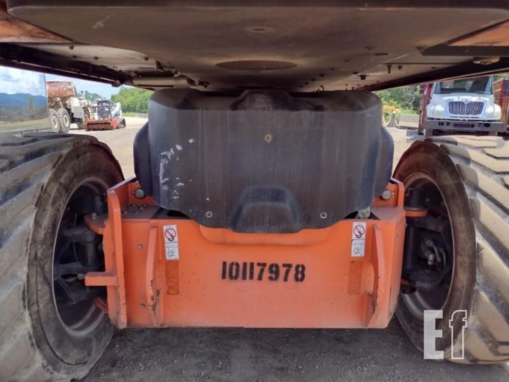 2013-jlg-1200sjp-image-11
