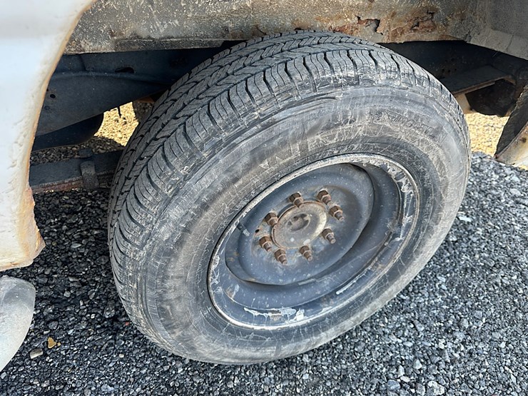 2013-ford-e250-image-16