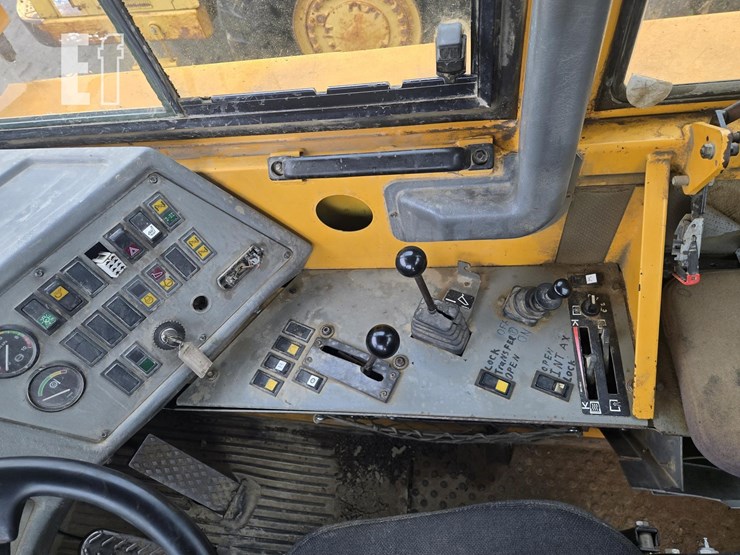 1999-volvo-a35c-image-11