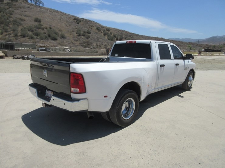 2011-dodge-ram-3500hd-image-3