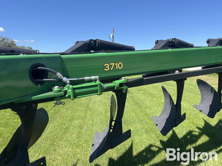 2015-john-deere-3710-image-13