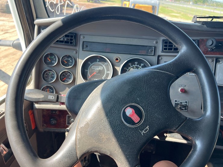 2010-kenworth-t270-image-38