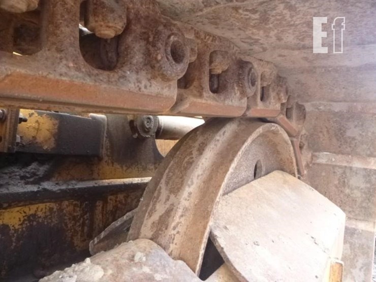 2005-caterpillar-d4g-xl-image-37