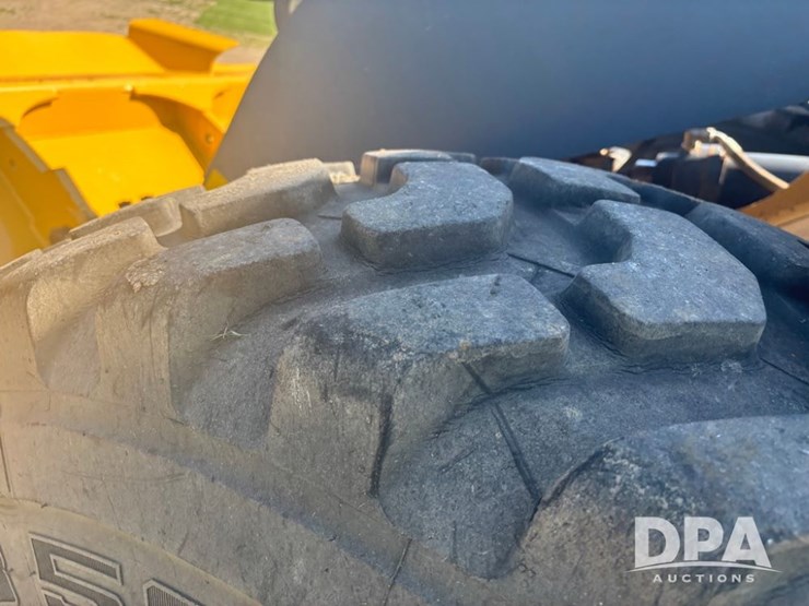 2015-deere-624k-image-56