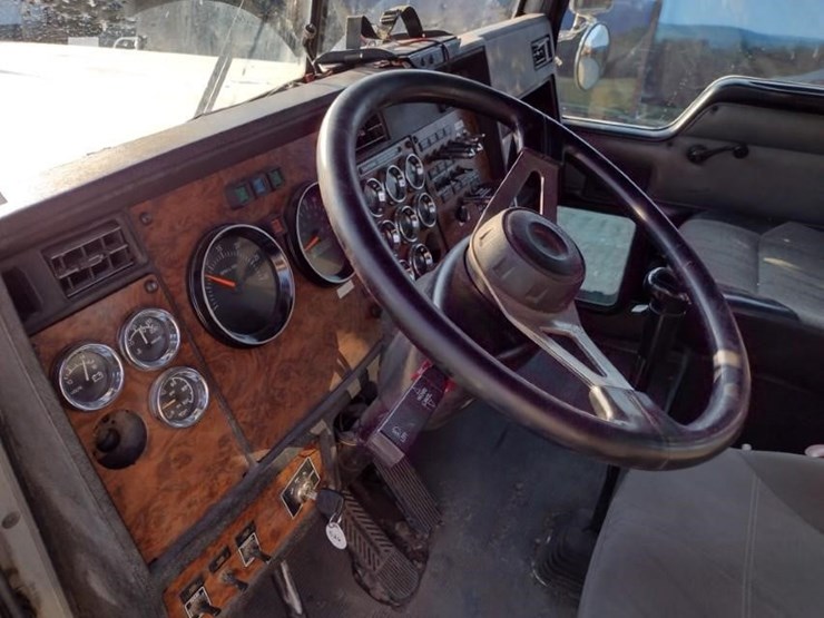 1999-kenworth-w900-image-14