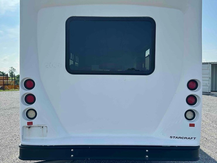 2017-ford-e450-image-17
